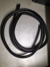 Deurrubber achterportier rechts Nissan Micra K14 76923-5FA2B (carrosseriezijde) Gebruikt.