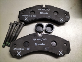 Pad kit-disc brake, rear Nissan D4060-9X60A Original.