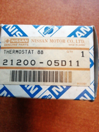 Thermostaat Nissan 21200-05D11 C23/ E24/ R20 Origineel.