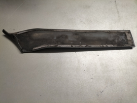 Sierlijst spatbord links Nissan 100NX B13 63873-61Y00 Lichte schade.