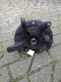 Spindle-knuckle, right-hand Nissan Bluebird T72 40014-D4000 Used part.