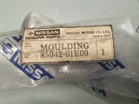 Moulding-rear bumper guard Nissan Bluebird U11 85042-01E00 Original.