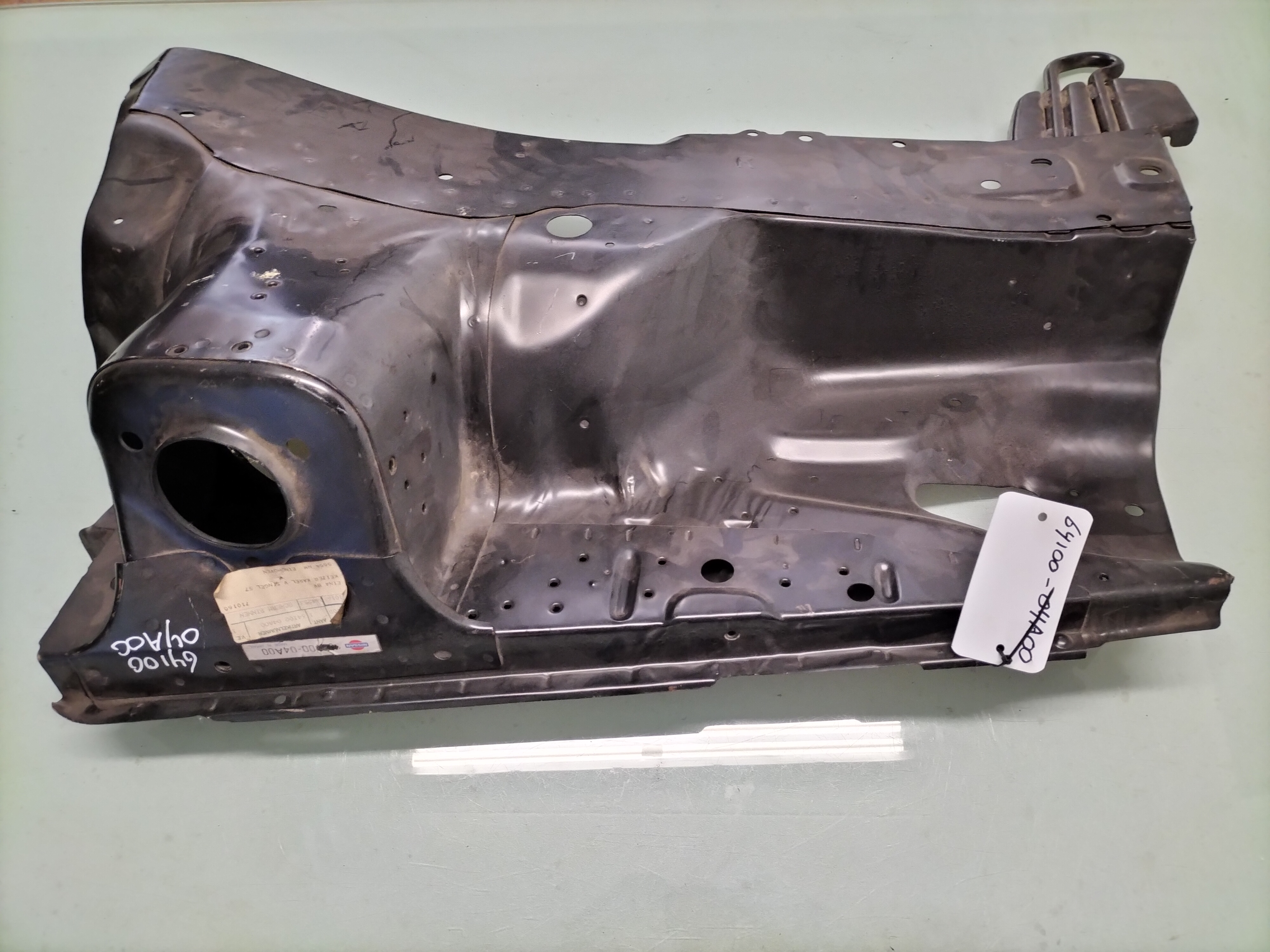 Strut housing Nissan 64100-04A00 Original