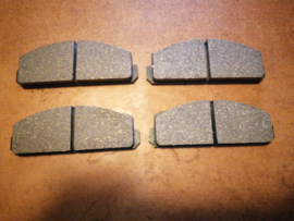 Remblokset vooras Datsun Cherry E10 41060-M0810 Nieuw.