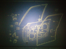 Deurscharnier onderste linksvoor Datsun Cherry F10 80421-M3001 Gebruikt.