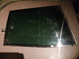 Glass side window, right-hand Nissan Terrano2 R20 83300-7F700 (43R-004523) Used part.