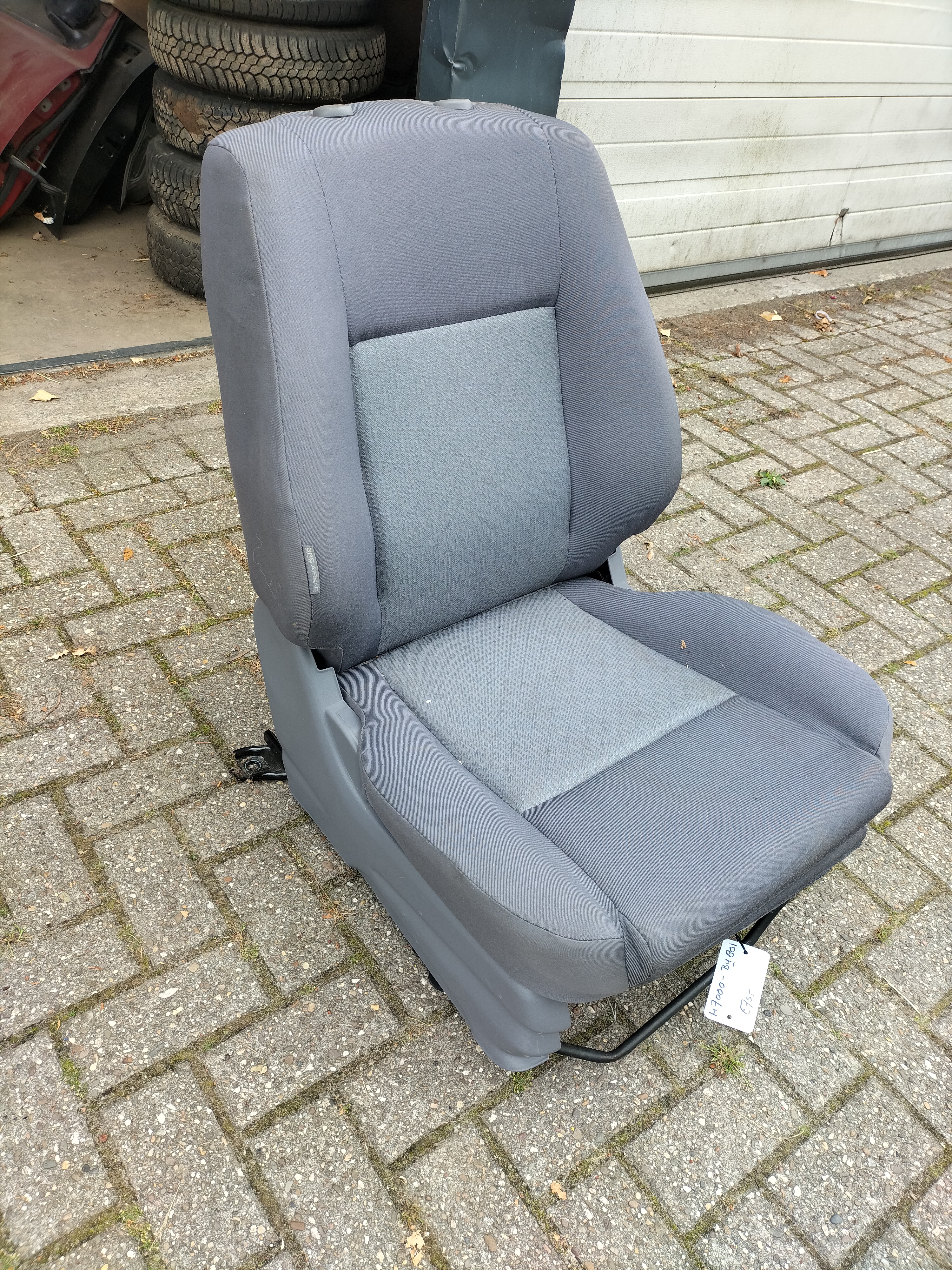 seat front Nissan Almera Tino V10 H7000-BU801 Used