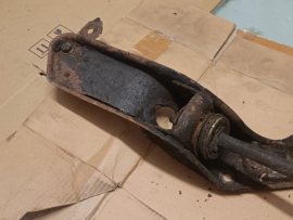 Samenstelling montagesteun trekstang vooras rechts Nissan 280ZX S130 54480-P6500 + 54470-P6500 Gebruikt.