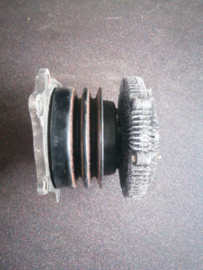 Waterpomp TD27 Nissan Terrano2 R20 21010-7F400 Gebruikt.