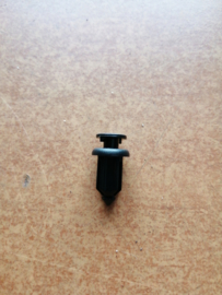 Clip black Nissan 01553-09571