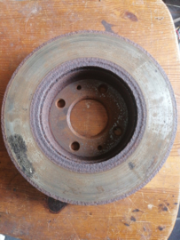 Remschijf vooras 240mm Nissan 40206-60Y01 B13/ N14/ Y10 Gebruikt.