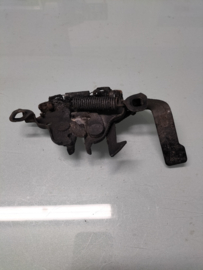 Motorkapslot Nissan Primera P12 65601-AU800 Gebruikt.