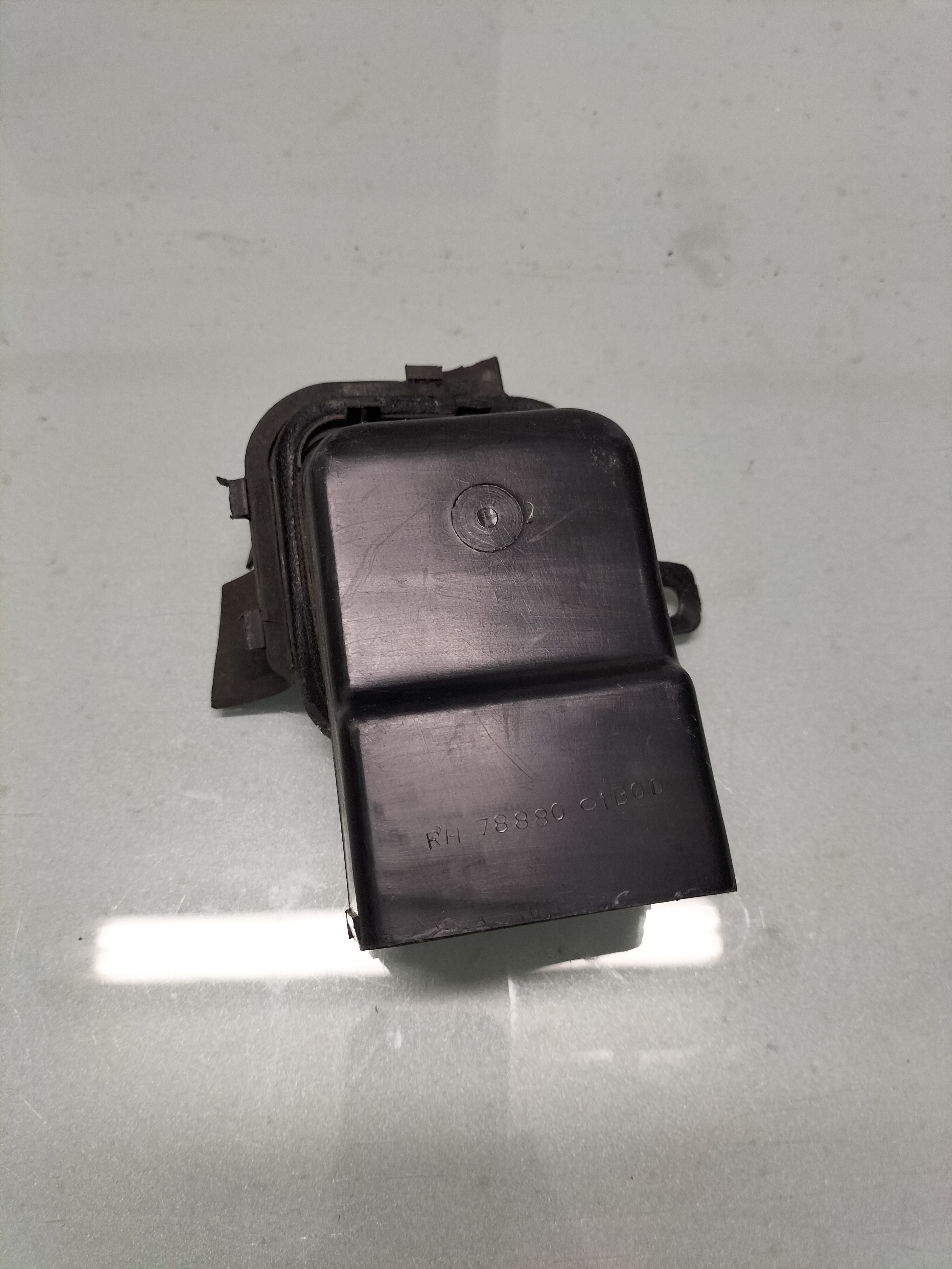 Klep ventilator Nissan Micra K10 78880-01B01 (78880-01B00) Gebruikt