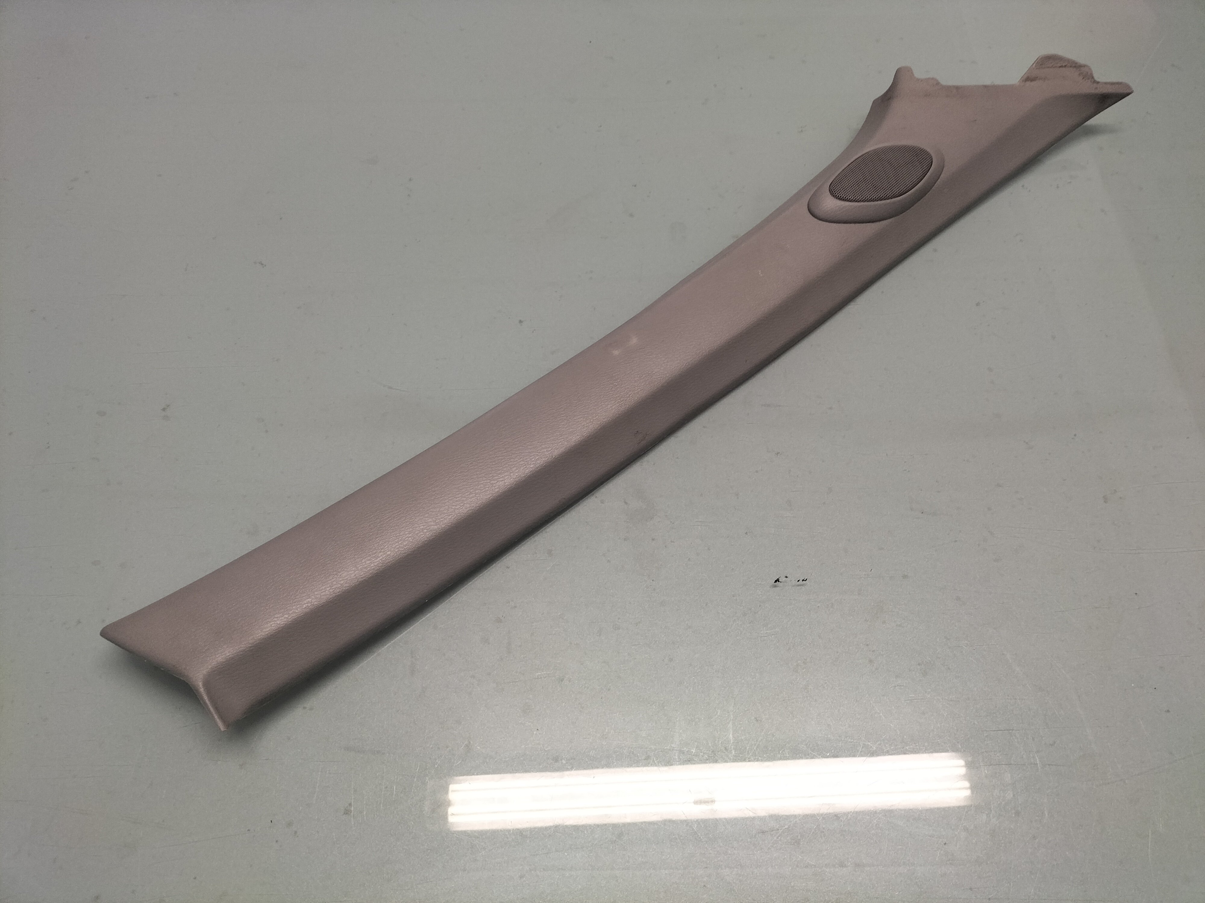 Garnish front pillar, right-hand Nissan Almera N15 76911-2N310 Used part.