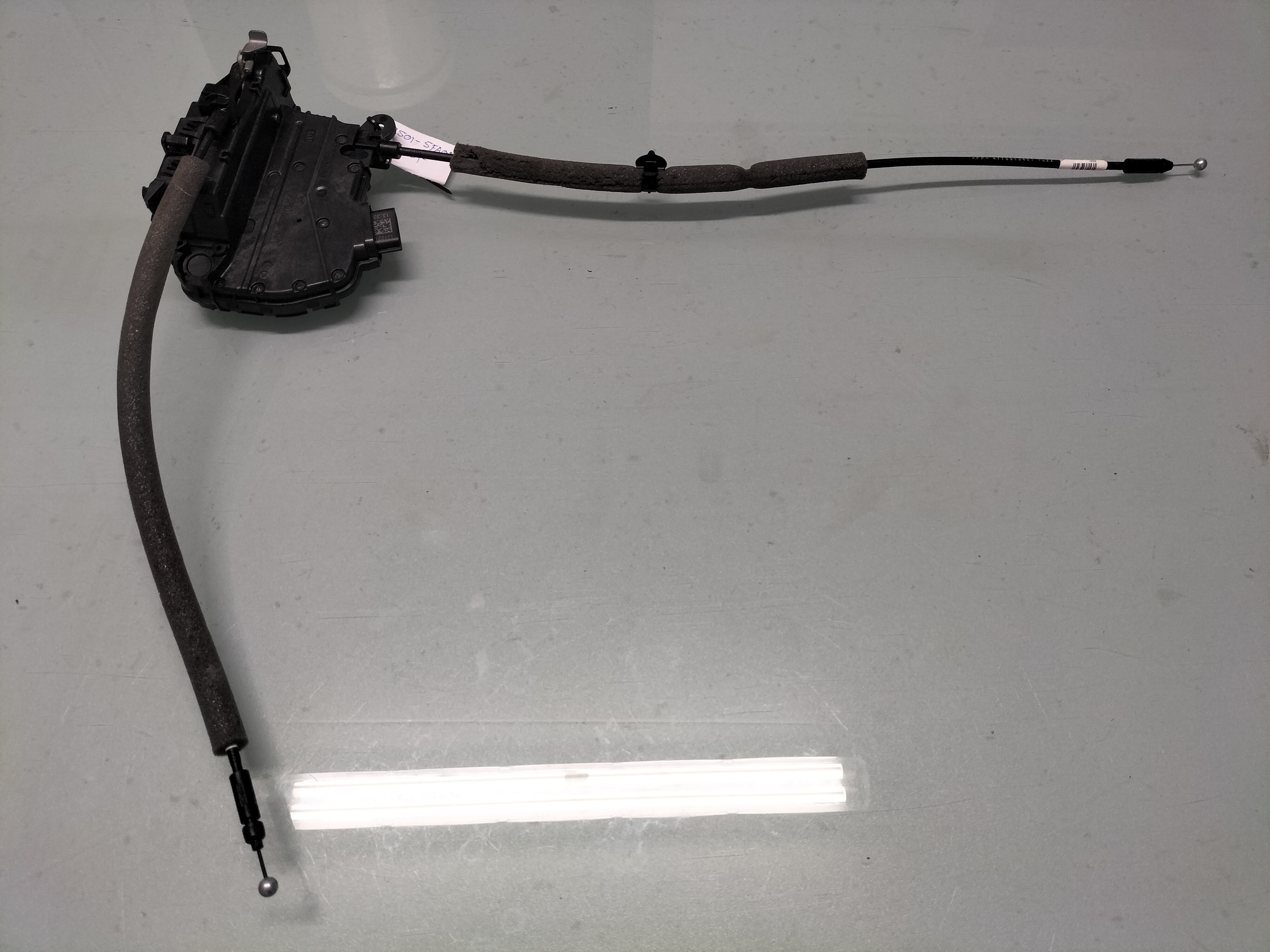 Door lock Nissan Micra K14 82501-5FA0A Used part