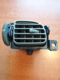 Kachelventilatierooster midden-rechts Nissan Micra K11 68750-6F710 Gebruikt.