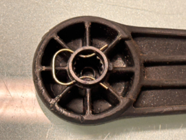 Handle door window Nissan 80760-44F10 B13/ K10/ N14/ W10/ Y10 Gebruikt. Little damage.