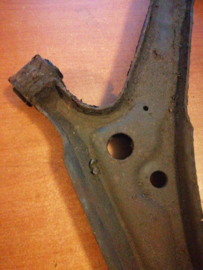 Onderste draagarm links Nissan Primera P11/ WP11 54501-2F500 Gebruikt.