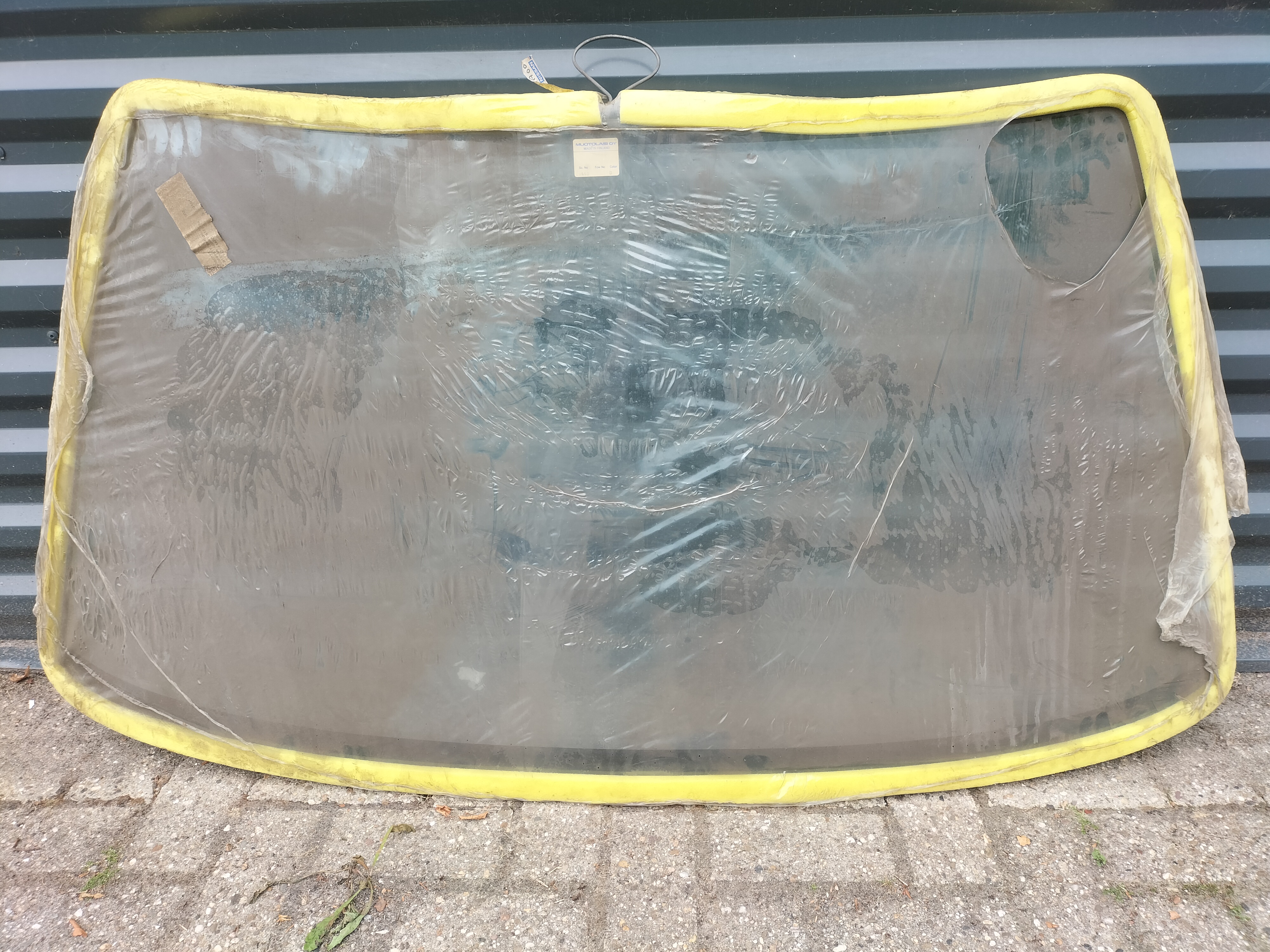 Glass-windshield Nissan Sunny B12 72712-61A00 (ACCSB-61A00) Original, damage.