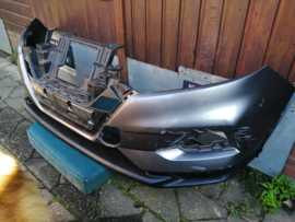 Voorbumper Nissan Qashqai J11 62022-HV00H (KAD)(kras) Gebruikt.