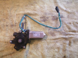 Motor & gear regulator, right-hand Nissan Bluebird 82730-D4015 T12/ T72 Used part.