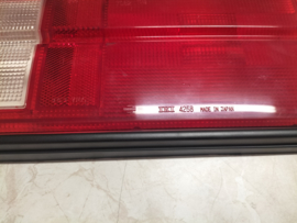Achterlichtglas rechts Nissan Bluebird 910 26521-W2200 (IKI 4258) Origineel.