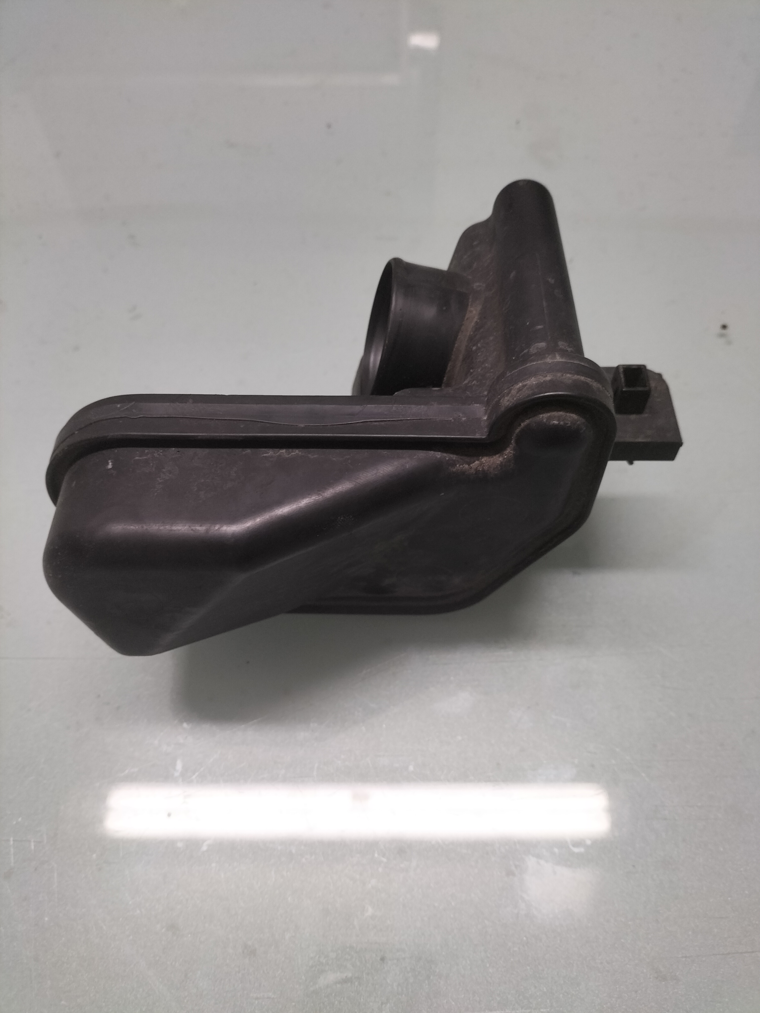 Resonator assy-air QG15DE/ QG16DE/ QG18DE Nissan 16585-AU010 N16/ P12/ V10 Used part.
