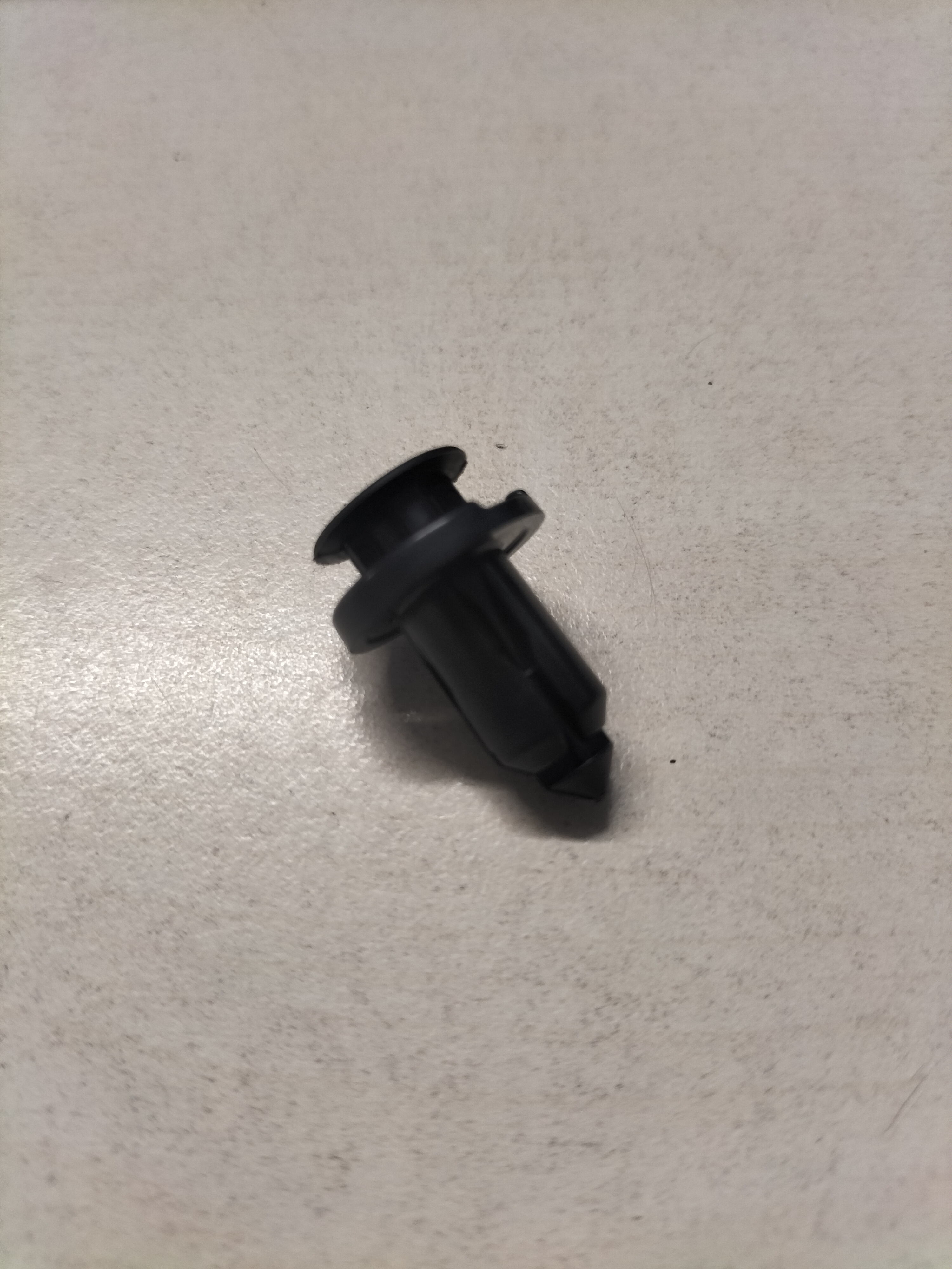Clip black Nissan 01553-09241 Original.
