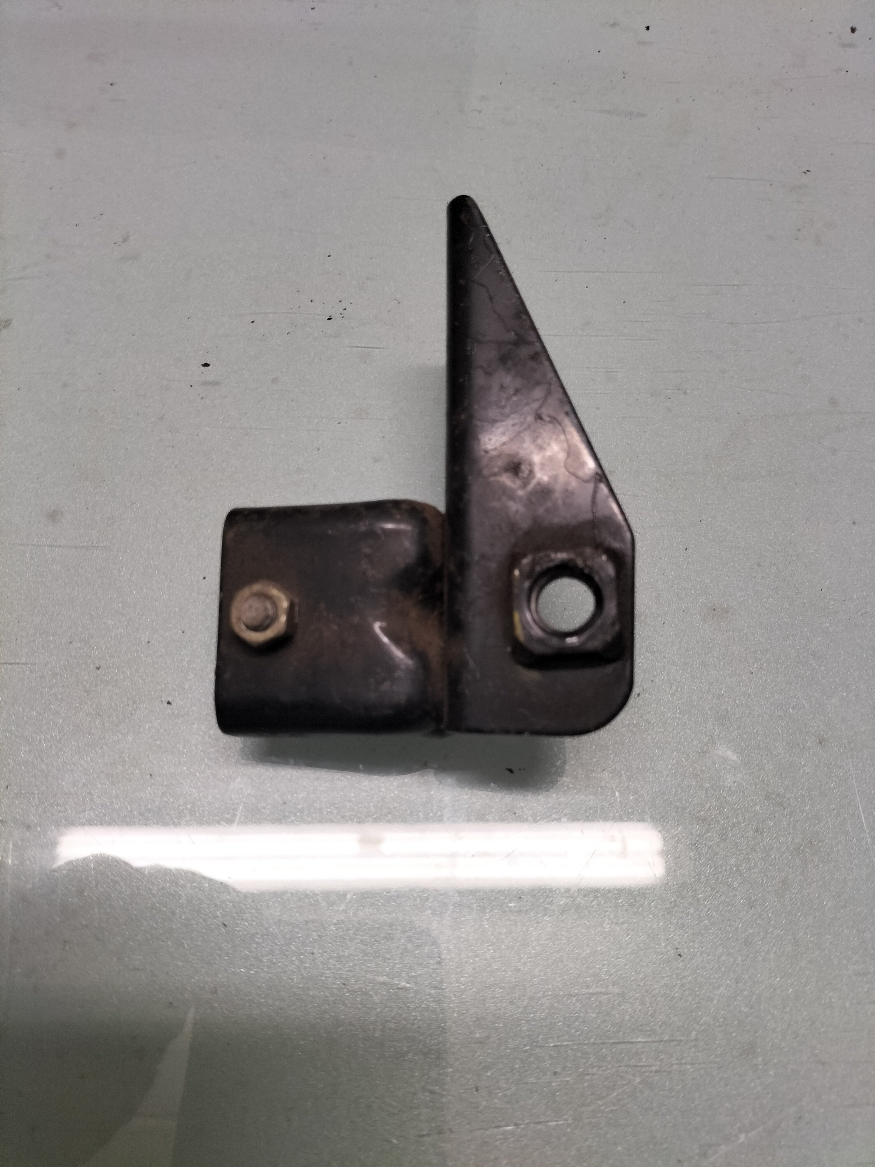 Montagebeugel Handremschakelaar Datsun cherry 36349-M1000 Gebruikt