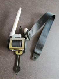Belt tongue, pretensioner front right-hand Nissan Primera P11/WP11 86884-9F520 Used part.