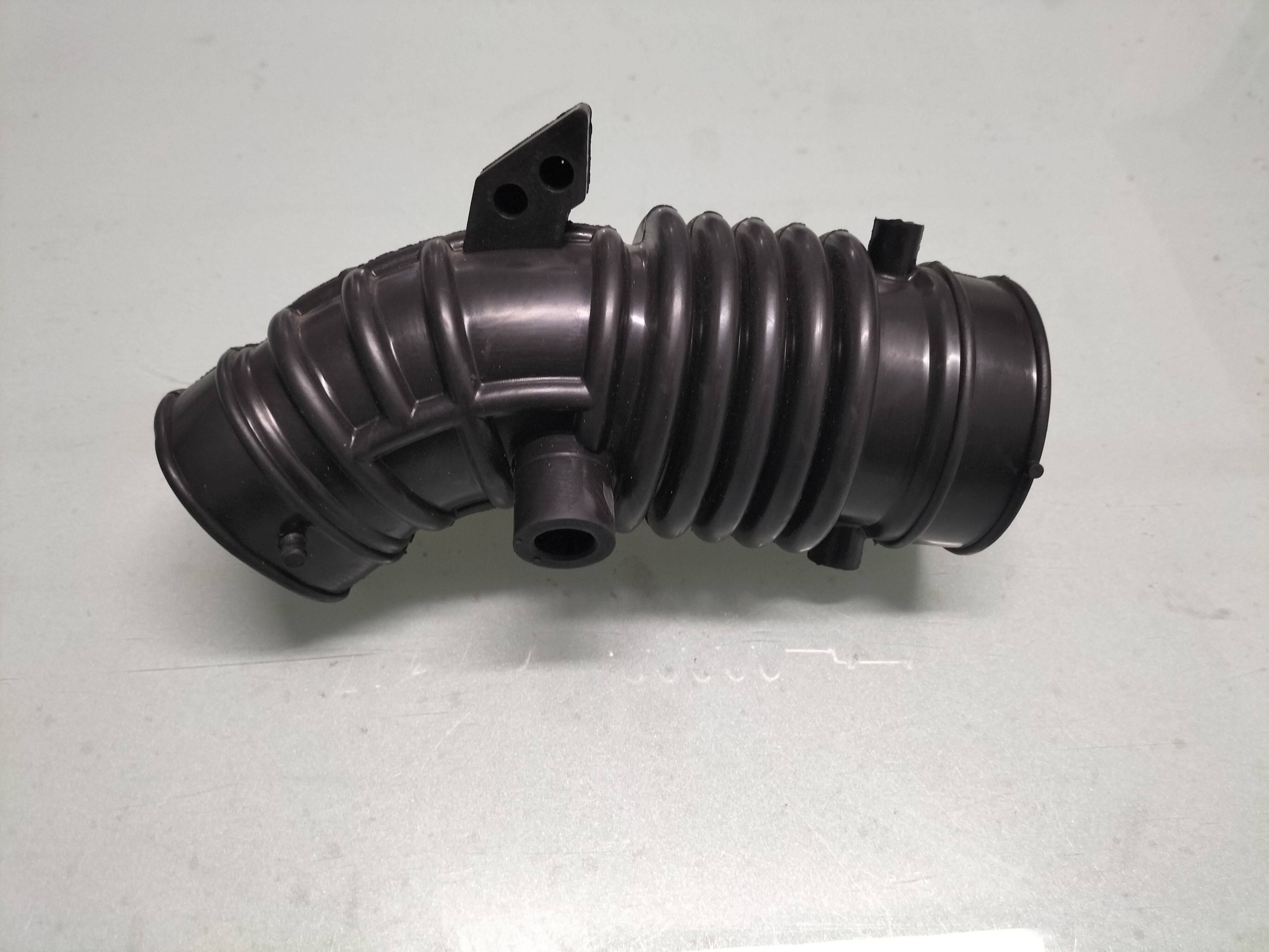 Hose-air duct QG15DE Nissan Almera N16 16578-BM500 New.