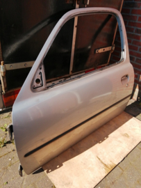 Portier linksvoor Nissan Micra K11 80101-74B30 (KL0)