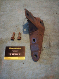 Mounting bracket stabilizer rear axle left Nissan 56312-58Y00 B13/ N14 Used part.