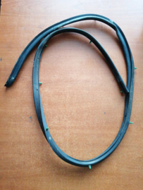 Deurrubber rechtsvoor Nissan Primera P11/ WP11 80830-2F000