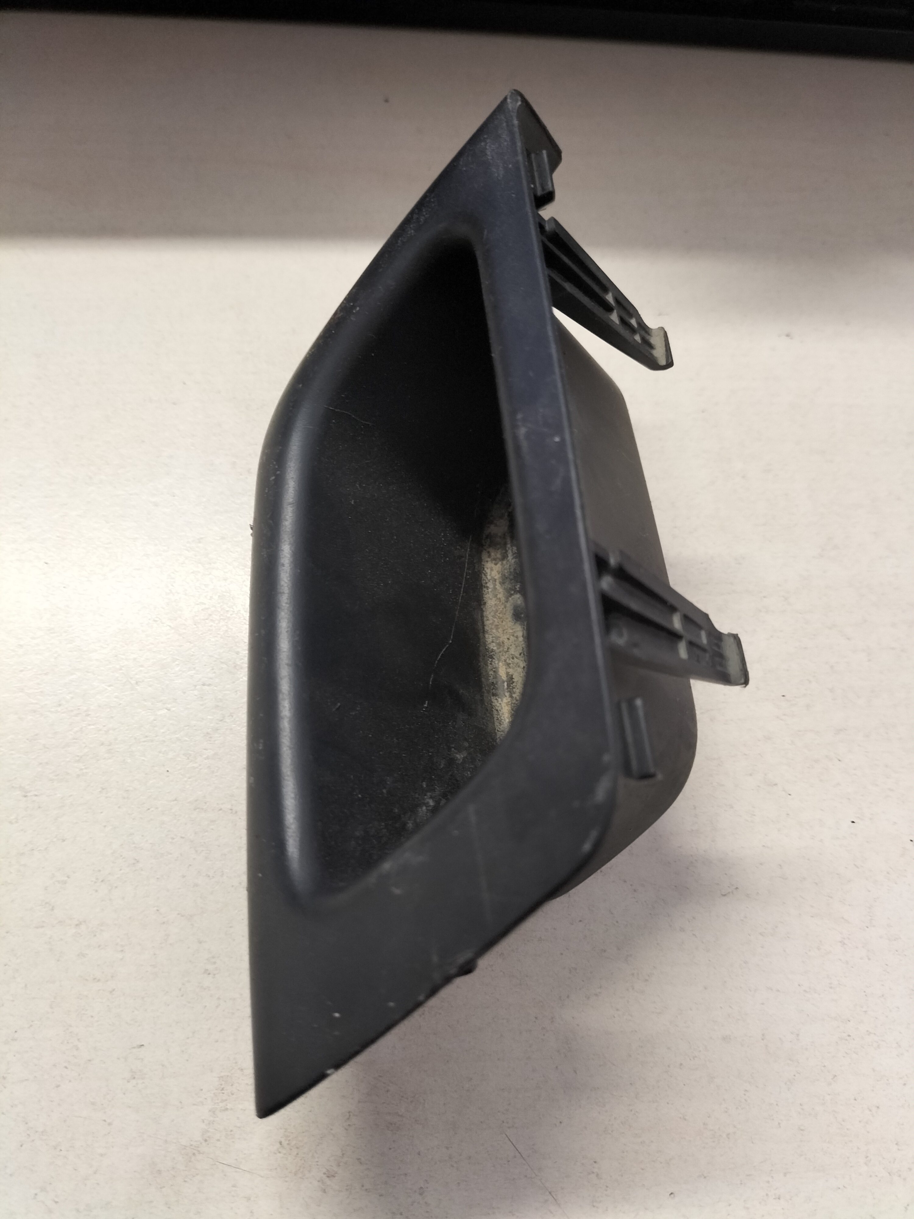 Hendel deurgreep binnenzijde rechtsachter Nissan Micra K14 82950-5FA0A Gebruikt.