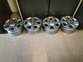 Set aluminium velgen 4 x 100 14 inch Nissan KE409-2F480 Gebruikt.
