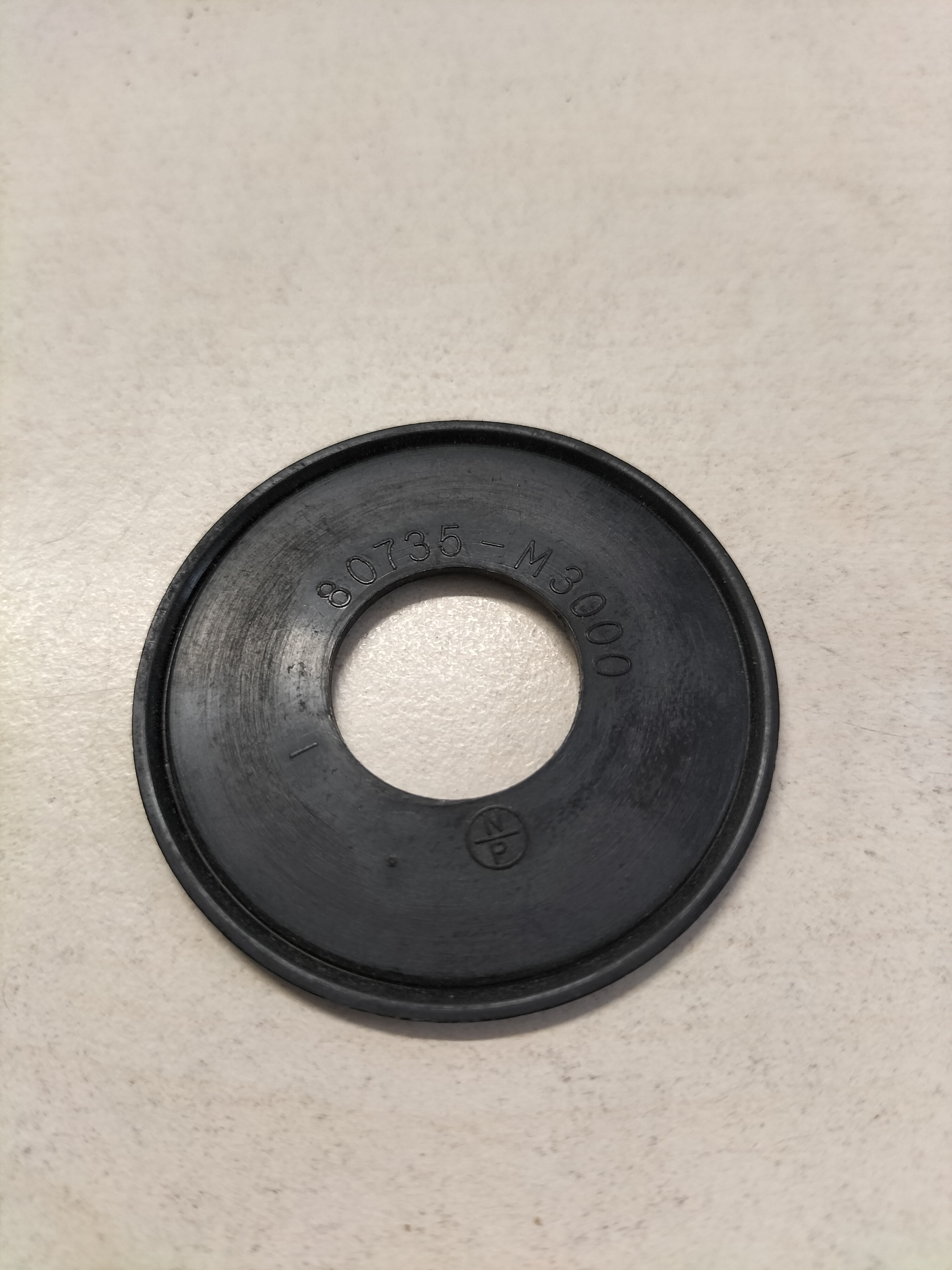Manchet raamslinger Datsun Cherry F10 80735-M3000 Gebruikt.