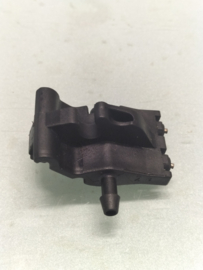 Ruitensproeierkopje rechts Nissan Primera P12 28930-AU800 Gebruikt.