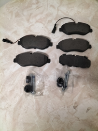 Pad kit-disc brake, front Nissan Cabstar F24 D1060-MB60A New.