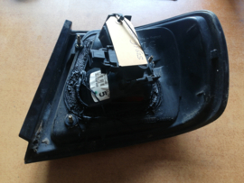 Achterlicht links buitenste Nissan Primera P11 - hatchback 26555-9F625 Gebruikt.