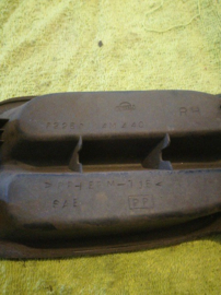 Afdekkap mistlampgat Nissan Almera N16. Rechtsvoor 62256-BM474