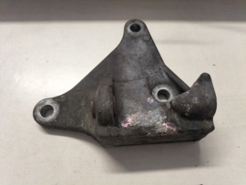 Montagebeugel stuurbekrachtigingspomp Nissan Micra K11 11940-6F600 Gebruikt.