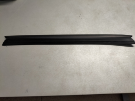Glass run rubber-front door lower sash, rear Nissan Serena C23 80337-7C300 Original.