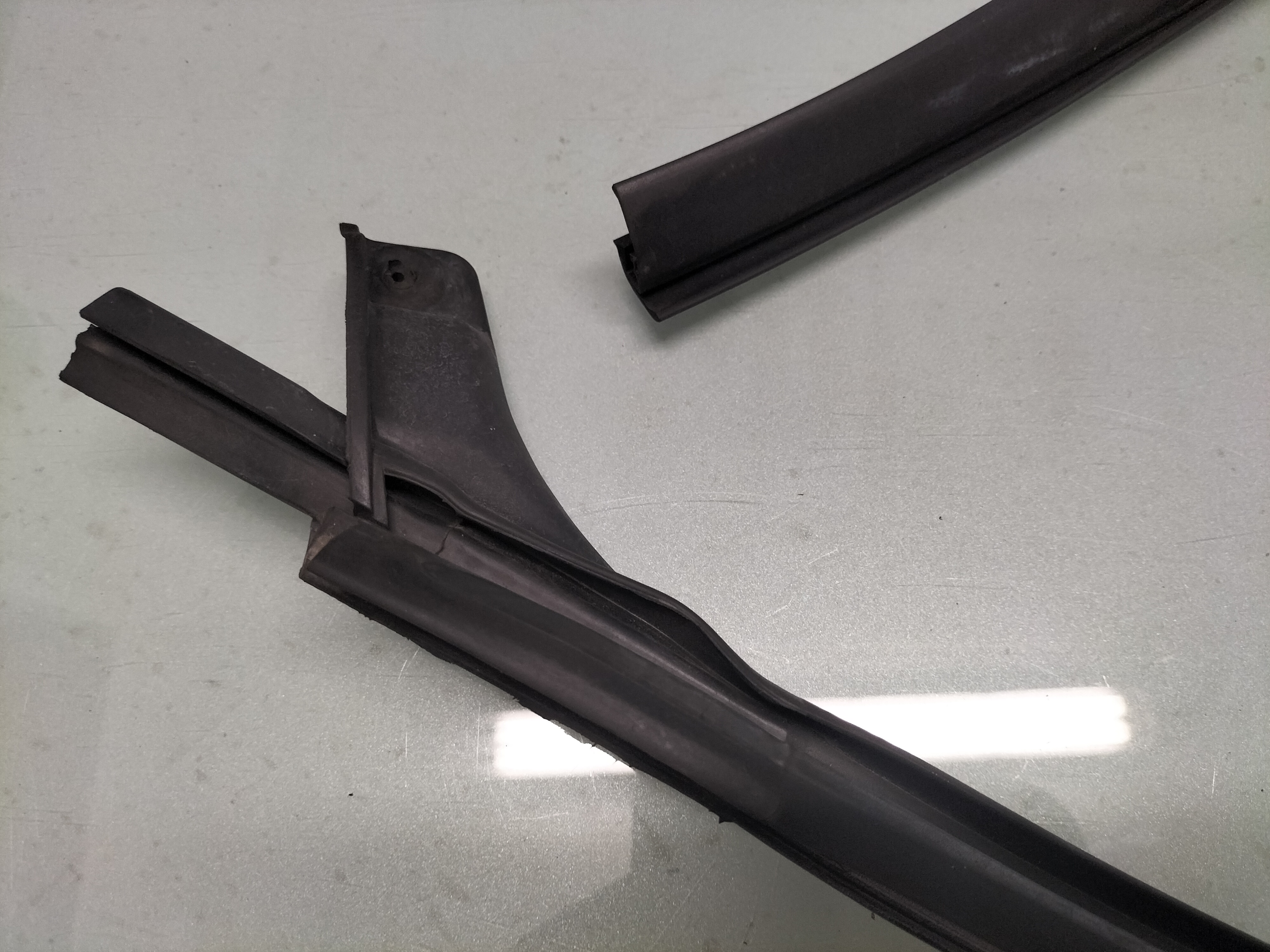 Afwaterrubber Nissan 76842-BU000 Origineel