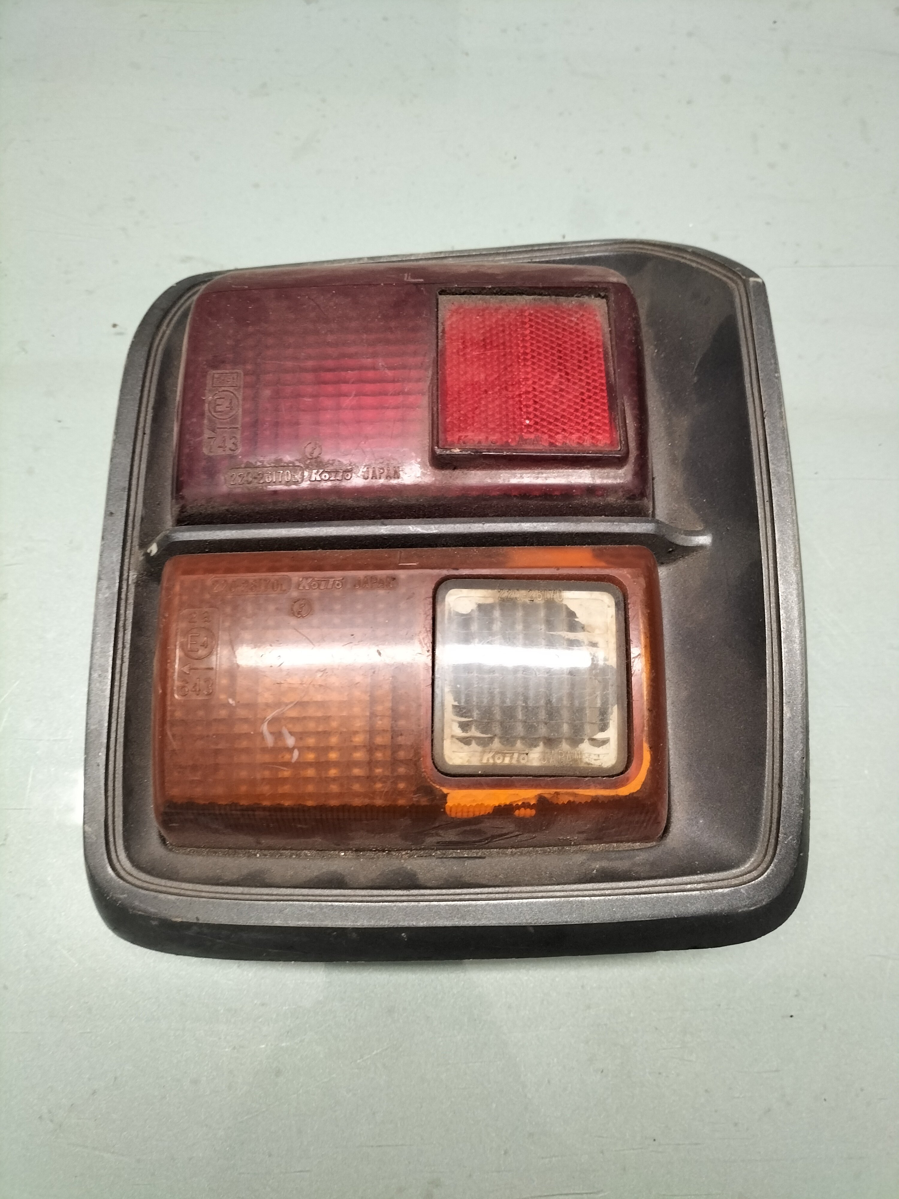 Achterlicht Links Datsun cherry E10 26555-M0911 Gebruikt