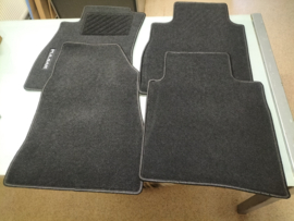 Mattenset Nissan Pulsar C13 KE745-3Z001 Origineel.