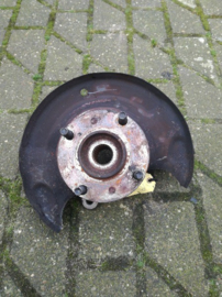 Spindle-knuckle, right-hand Nissan Bluebird T72 40014-D4000 Used part.