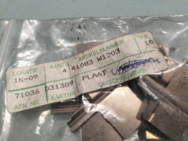 Remblokveer Nissan Bluebird 910 41083-W1203 Origineel.