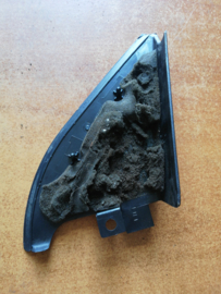 Afdekkap binnenzijde buitenspiegel links Nissan Primera P11/ WP11 80293-2F015 Gebruikt.