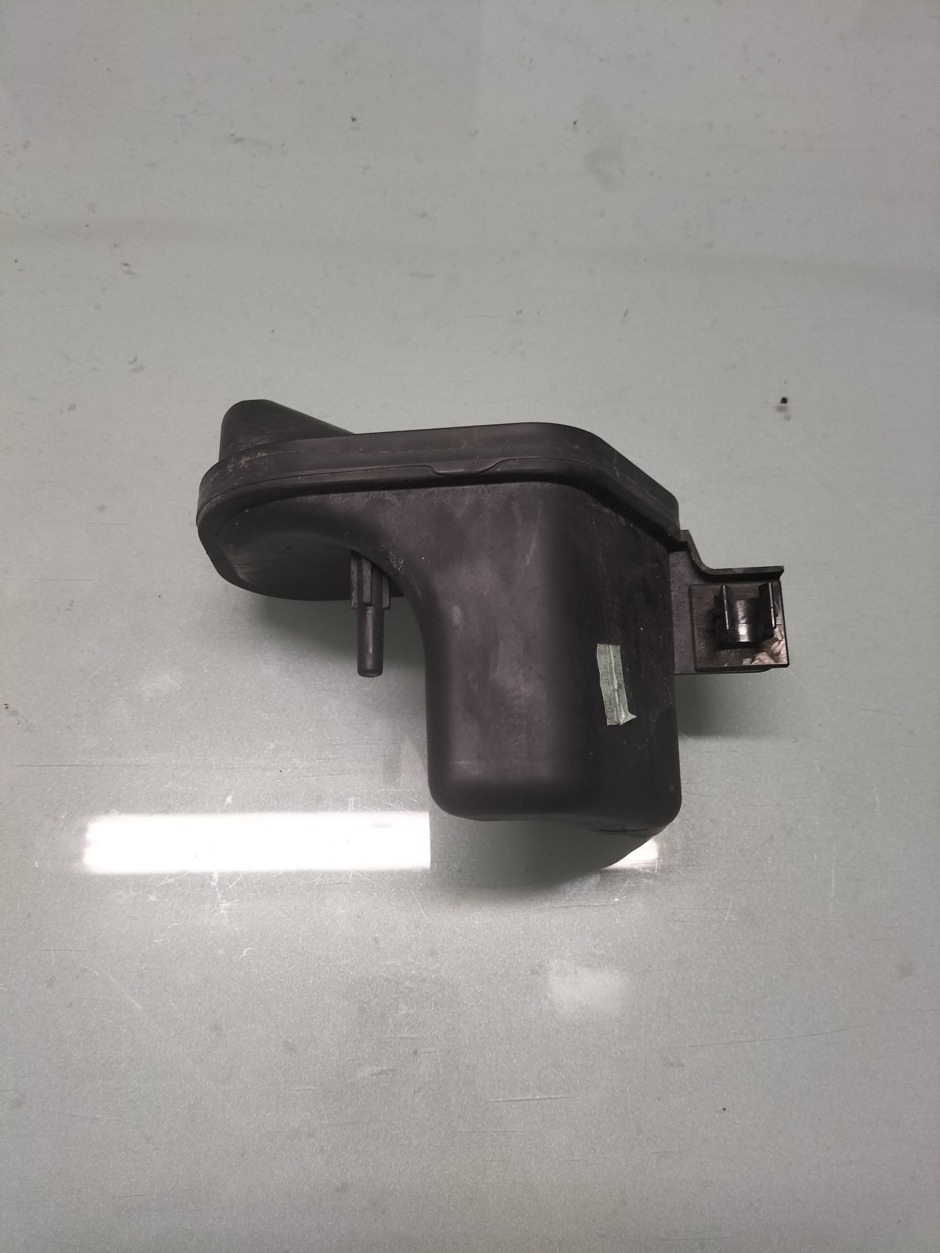 Resonator assy-air QG15DE/ QG16DE/ QG18DE Nissan 16585-AU010 N16/ P12/ V10 Used part.